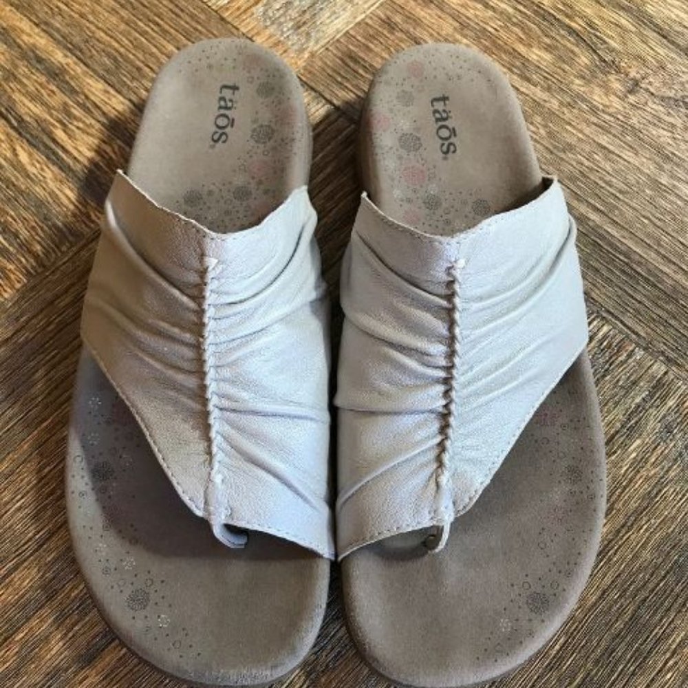 Taos Gift 2 Sandals White Pearl Size 8